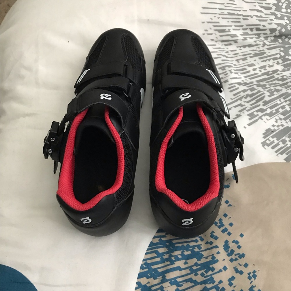 Peloton size 40 cycling shoes